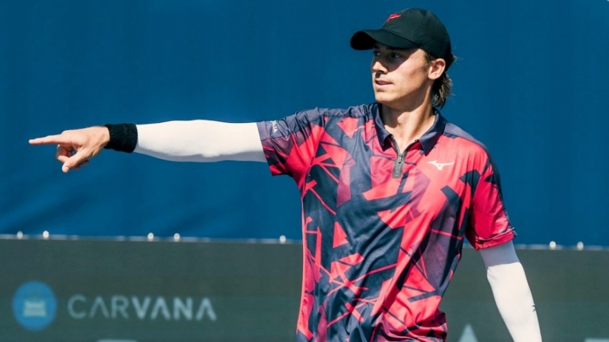 Tay vợt pickleball hàng đầu thế giới gây sốt khi "diện" giày thời trang thi đấu